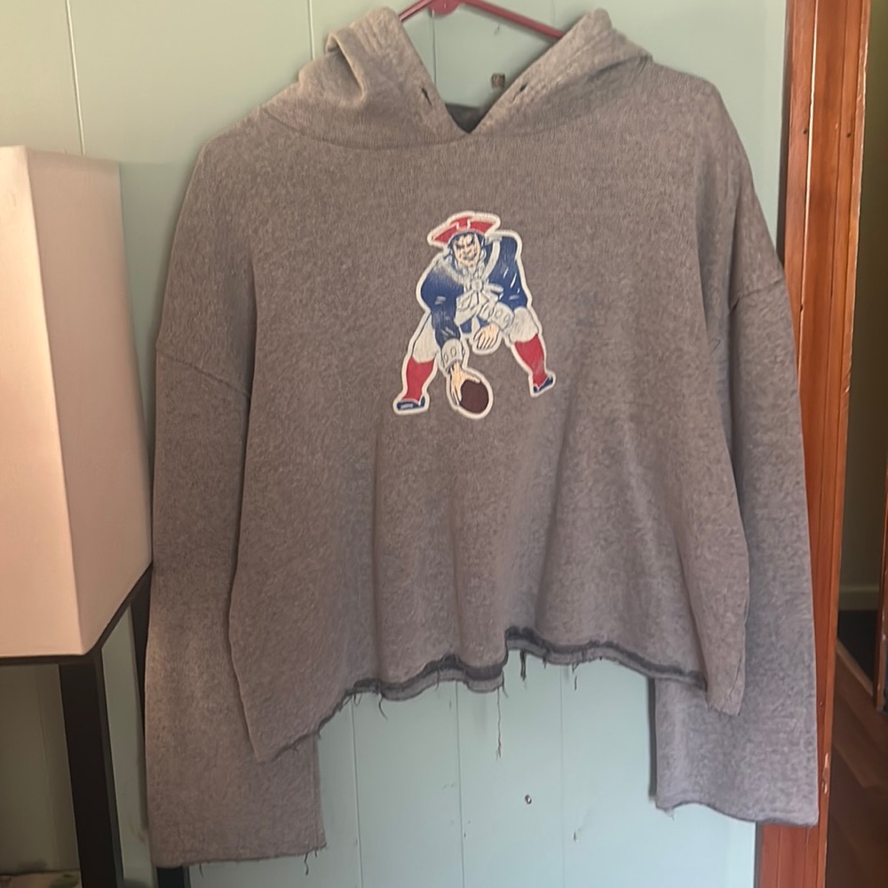 Cropped hooded Patriots sweatshirt